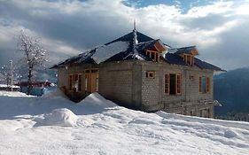 Loghouse At Khajjiar Lake
