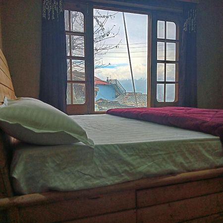 Loghouse At Khajjiar Lake Exterior photo