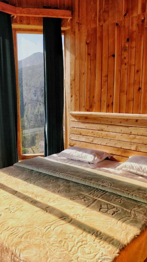 Loghouse At Khajjiar Lake Exterior photo