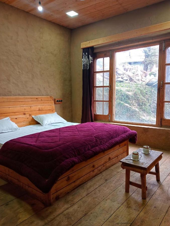 Loghouse At Khajjiar Lake Exterior photo