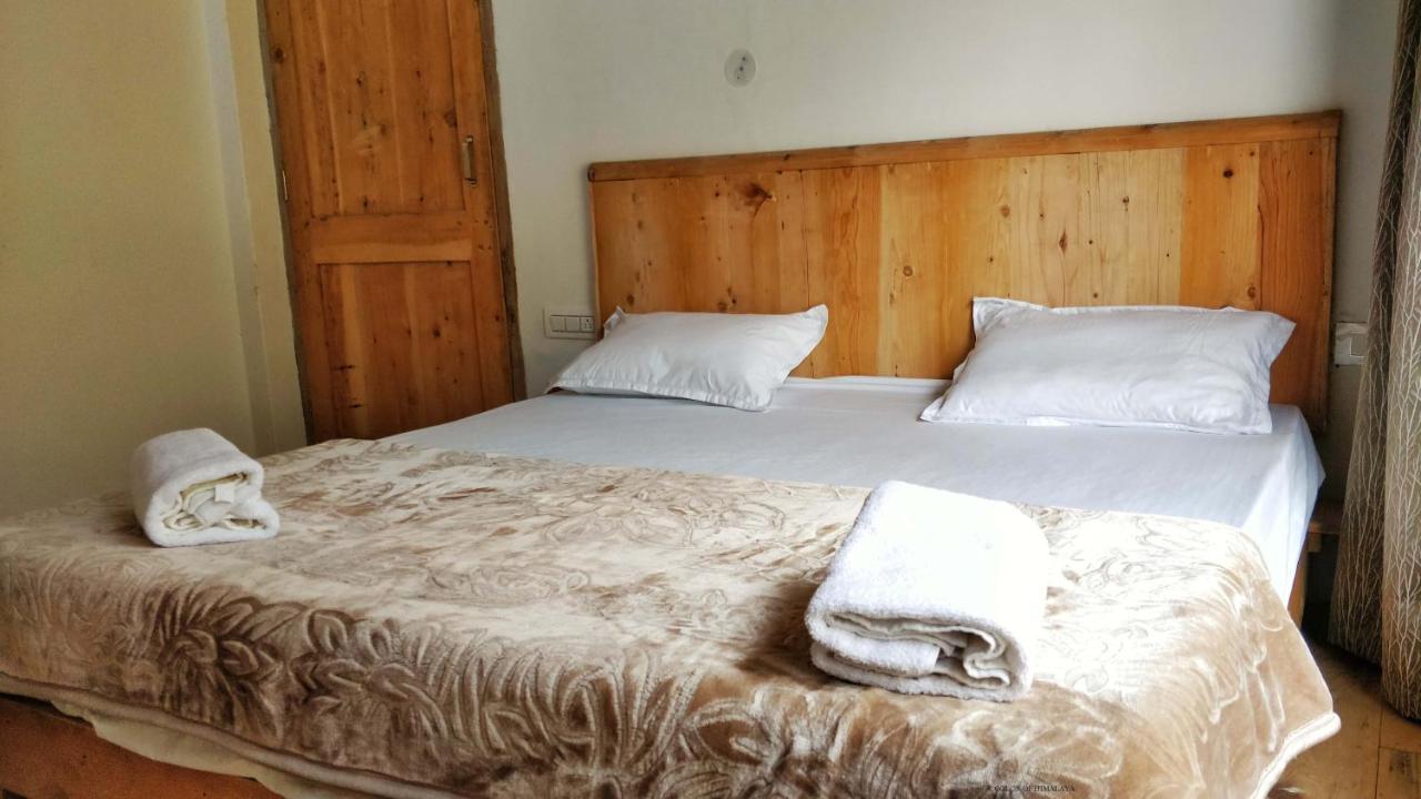 Loghouse At Khajjiar Lake Exterior photo