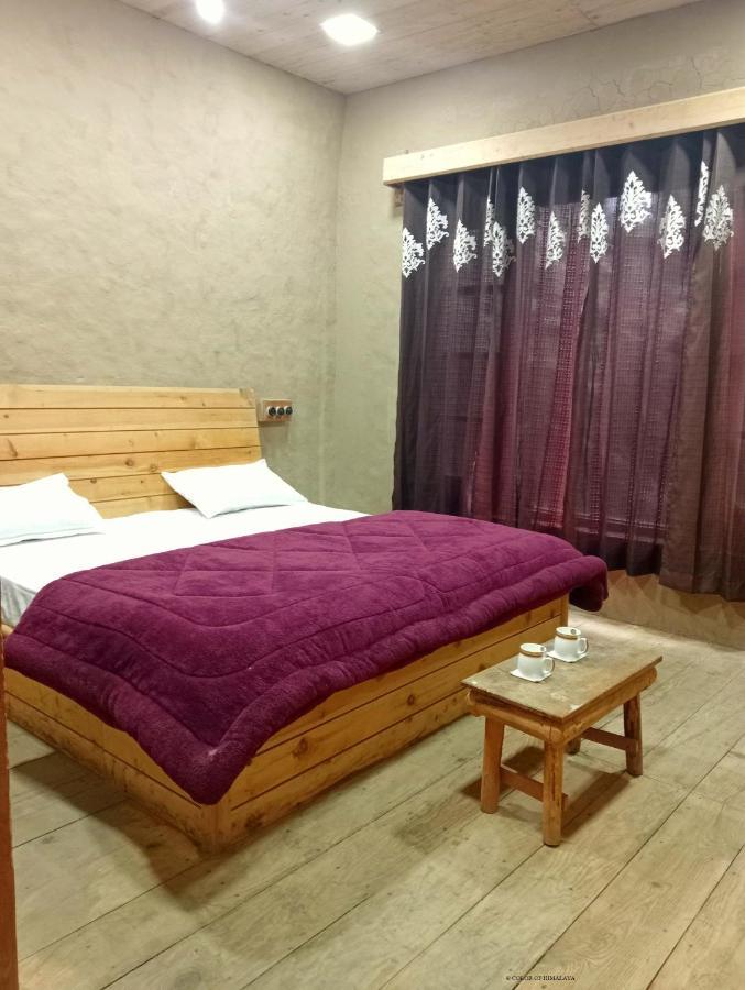 Loghouse At Khajjiar Lake Exterior photo