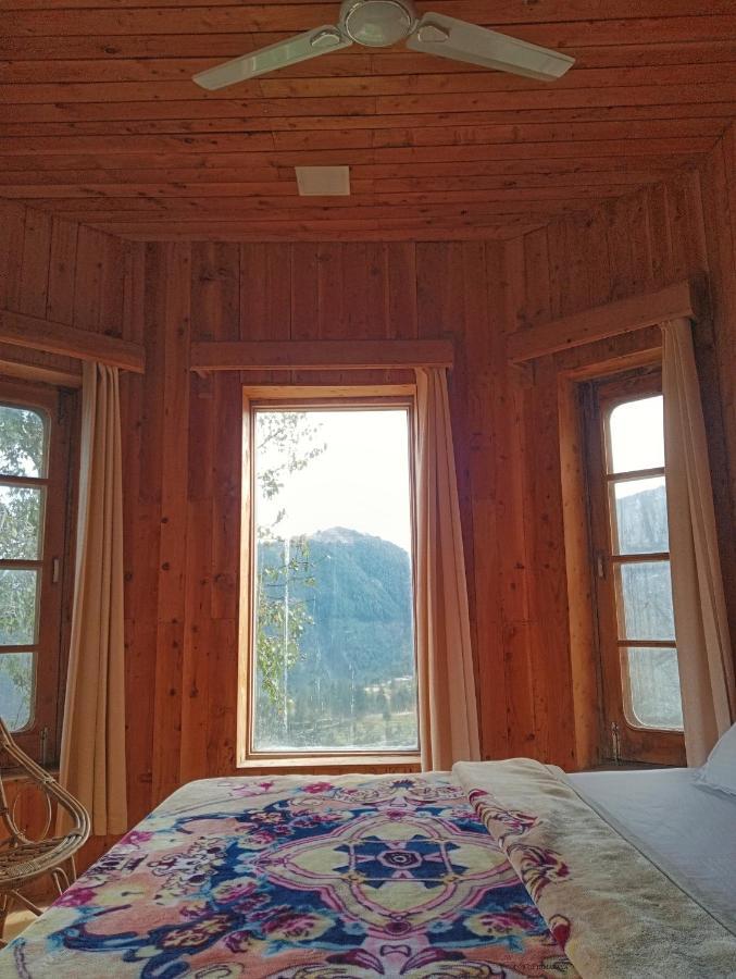 Loghouse At Khajjiar Lake Exterior photo